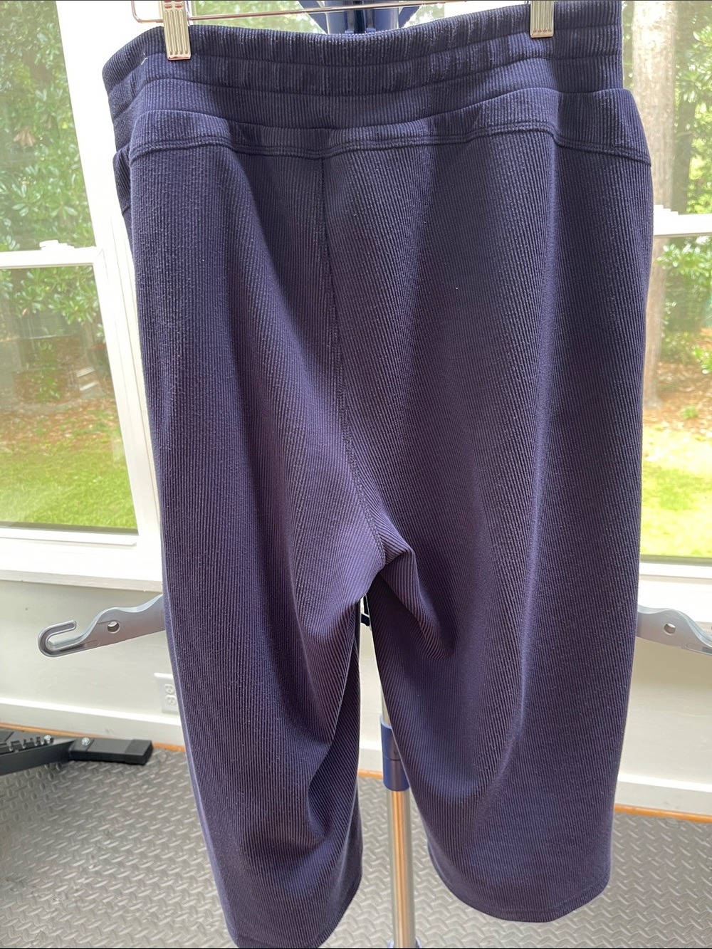 Livi Active Navy Short-Sleeve Shirt & Drawstring Cropped Pants - Picture 9 of 11